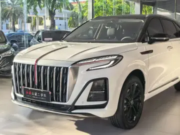 2025 Hongqi HS3 с пробегом 14 000 км