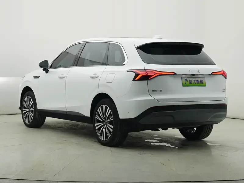 2026 Hongqi HS6 с пробегом 9 700 км