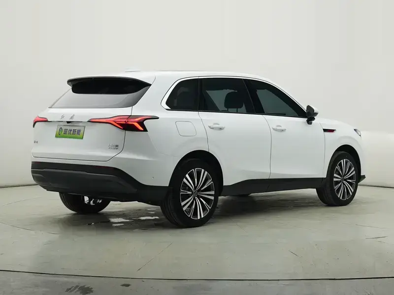 2026 Hongqi HS6 с пробегом 9 700 км