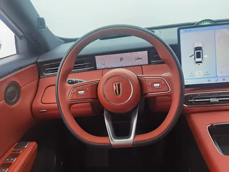 2026 Hongqi HS6 с пробегом 9 700 км