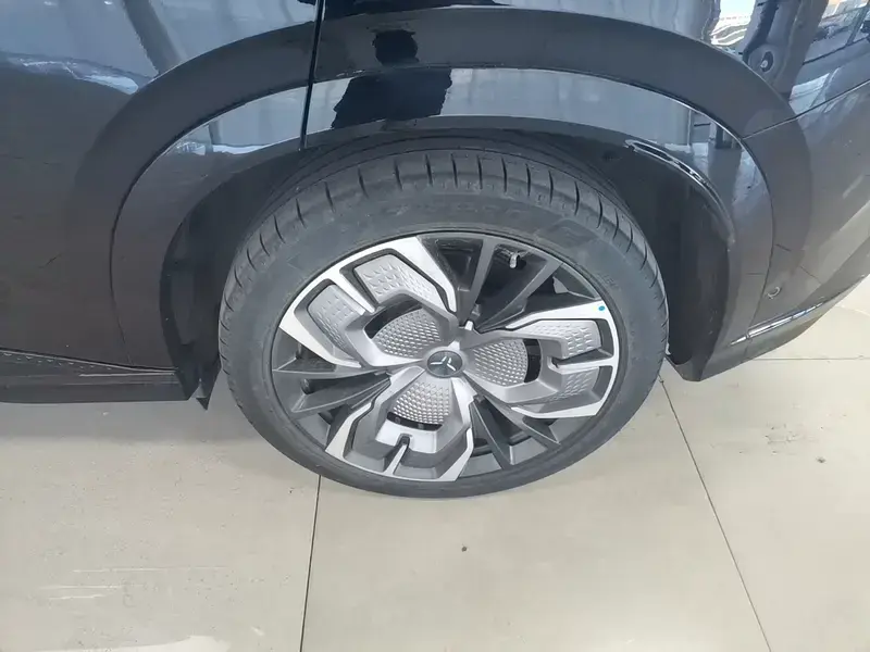 2025 Hongqi Tiangong 08 с пробегом 21 800 км