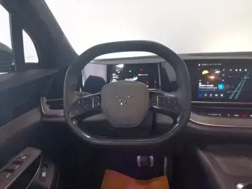 2025 Hongqi Tiangong 08 с пробегом 21 800 км