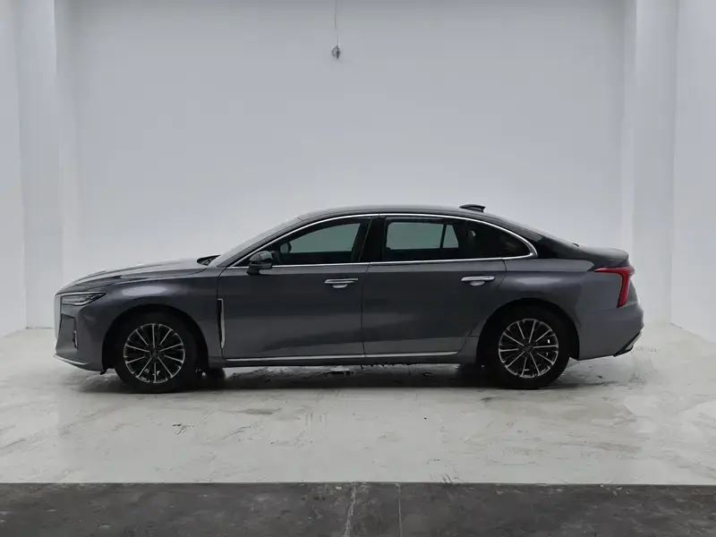 2023 Hongqi H5 с пробегом 44 000 км