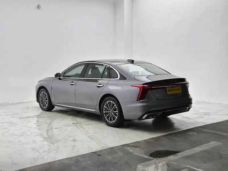 2023 Hongqi H5 с пробегом 44 000 км