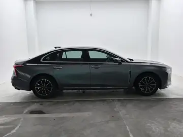 2023 Hongqi H5 с пробегом 44 000 км