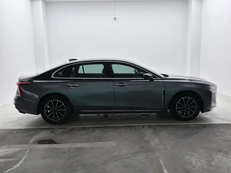 2023 Hongqi H5 с пробегом 44 000 км