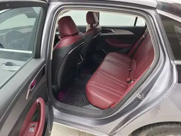 2023 Hongqi H5 с пробегом 44 000 км