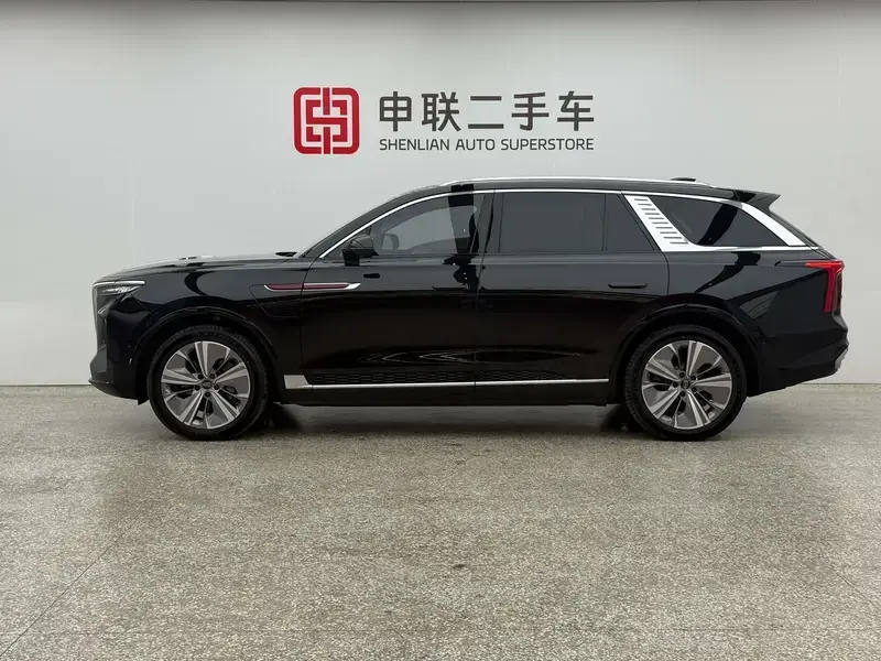 2020 Hongqi E-HS9 с пробегом 10 600 км
