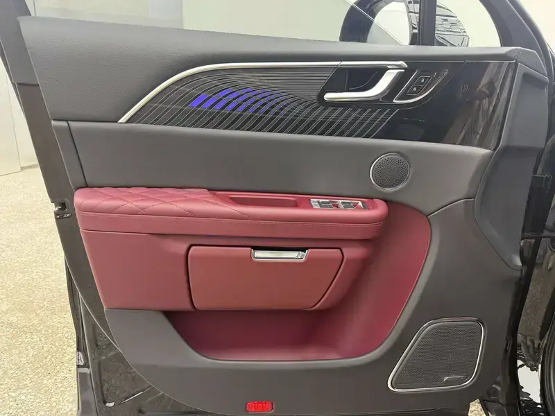 2020 Hongqi E-HS9 с пробегом 10 600 км