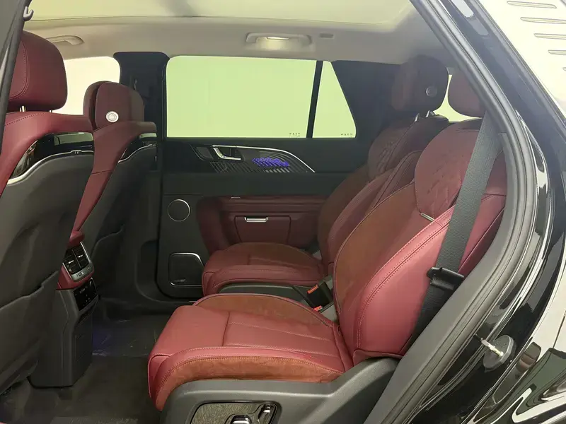 2020 Hongqi E-HS9 с пробегом 10 600 км