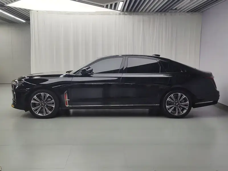 2024 Hongqi H9 с пробегом 18 800 км