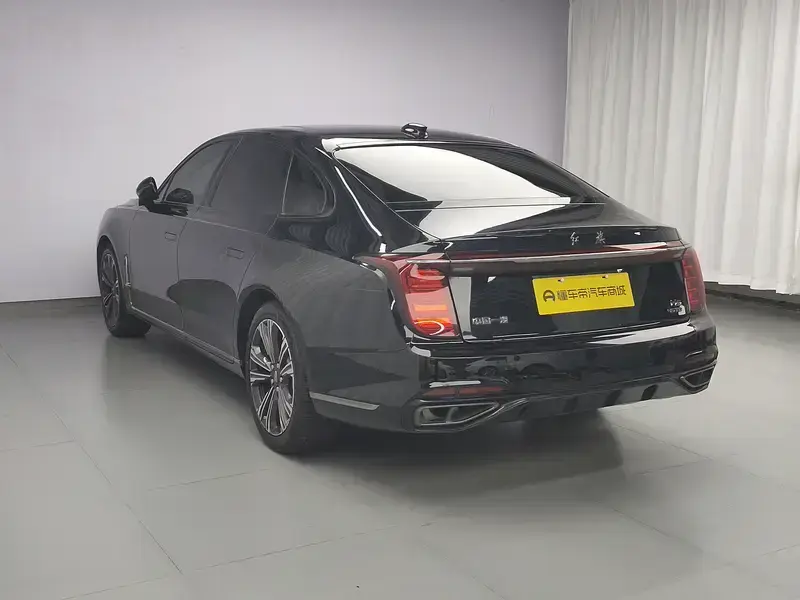 2024 Hongqi H9 с пробегом 18 800 км