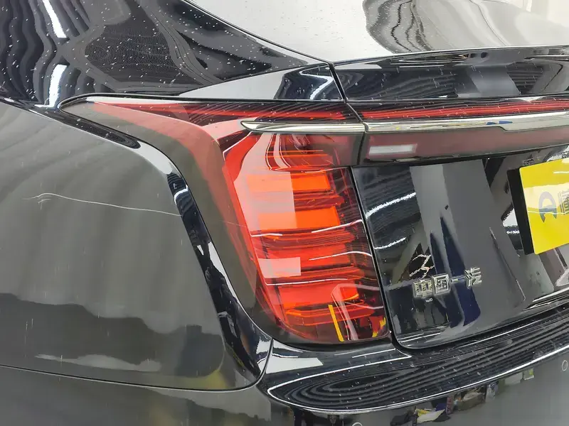 2024 Hongqi H9 с пробегом 18 800 км