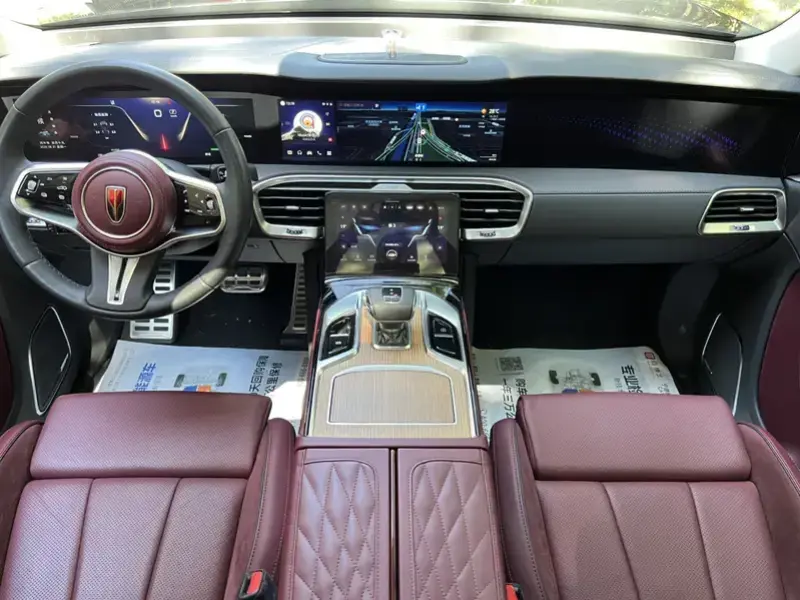 2020 Hongqi E-HS9 с пробегом 8 000 км