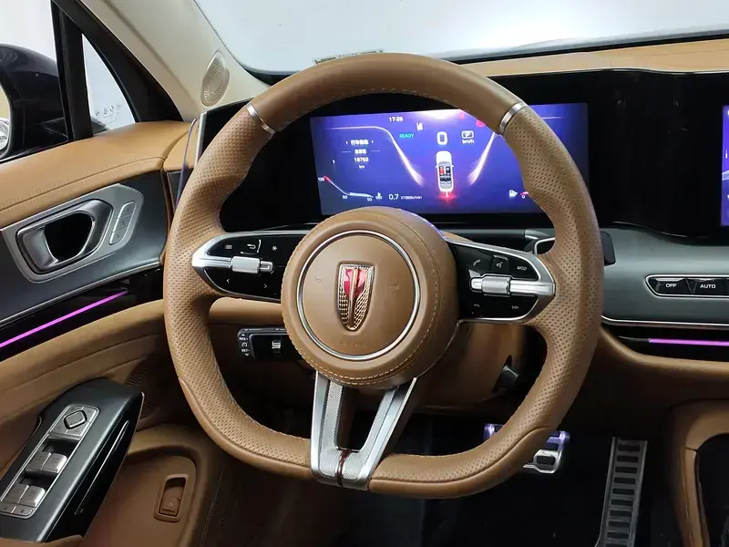 2024 Hongqi H9 с пробегом 18 800 км