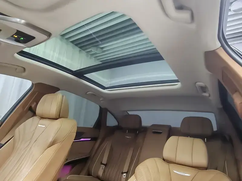 2024 Hongqi H9 с пробегом 18 800 км