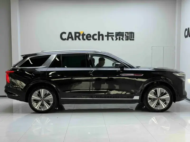 2020 Hongqi E-HS9 с пробегом 13 000 км