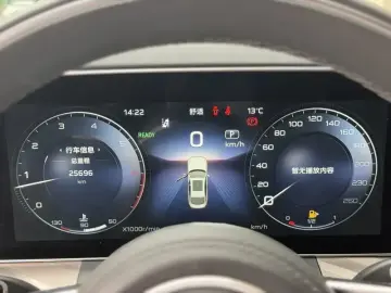 2020 Hongqi H9 с пробегом 25 000 км