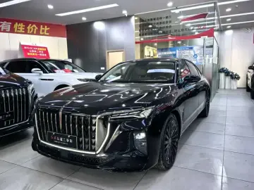 2025 Hongqi H9 с пробегом 9 000 км