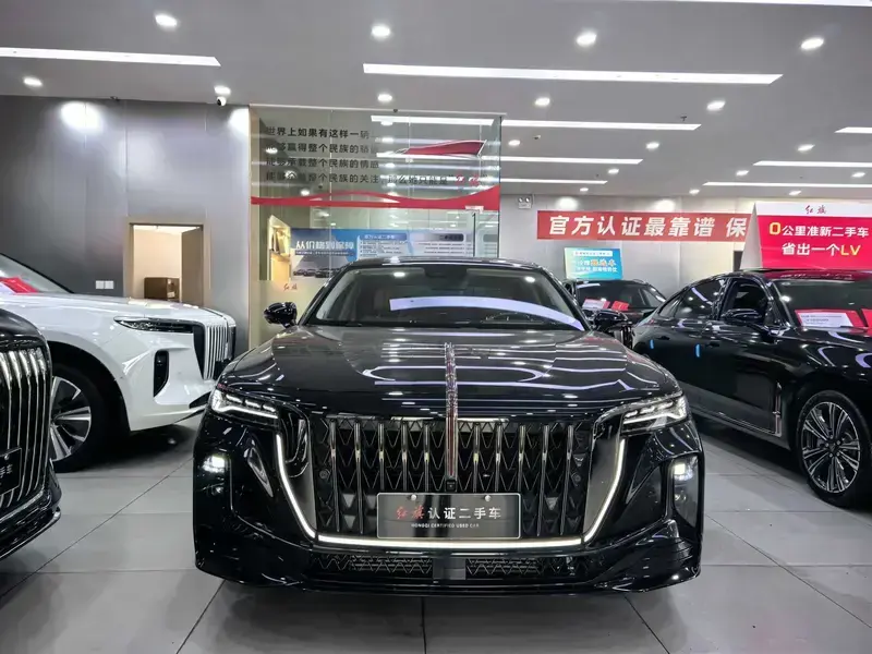 2025 Hongqi H9 с пробегом 9 000 км