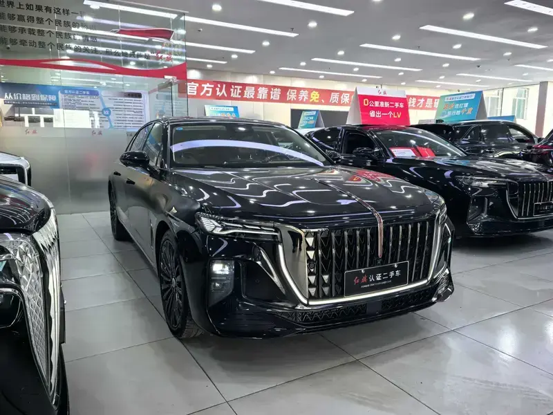 2025 Hongqi H9 с пробегом 9 000 км