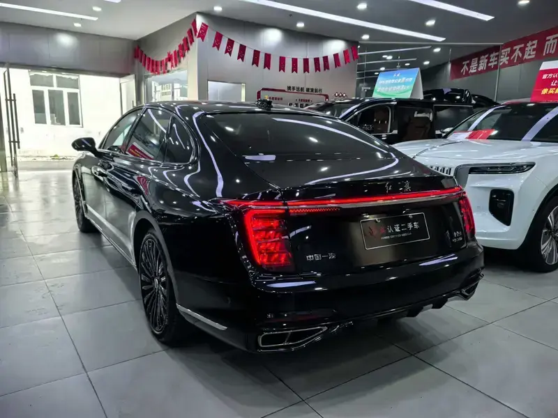 2025 Hongqi H9 с пробегом 9 000 км