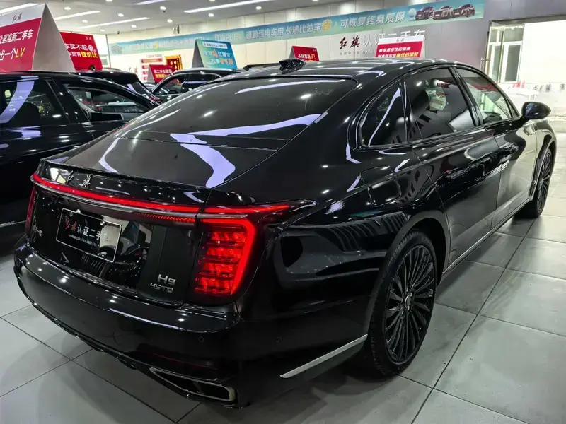2025 Hongqi H9 с пробегом 9 000 км