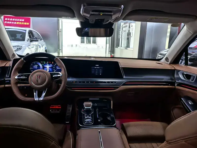 2025 Hongqi H9 с пробегом 9 000 км