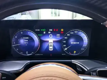 2025 Hongqi H9 с пробегом 9 000 км