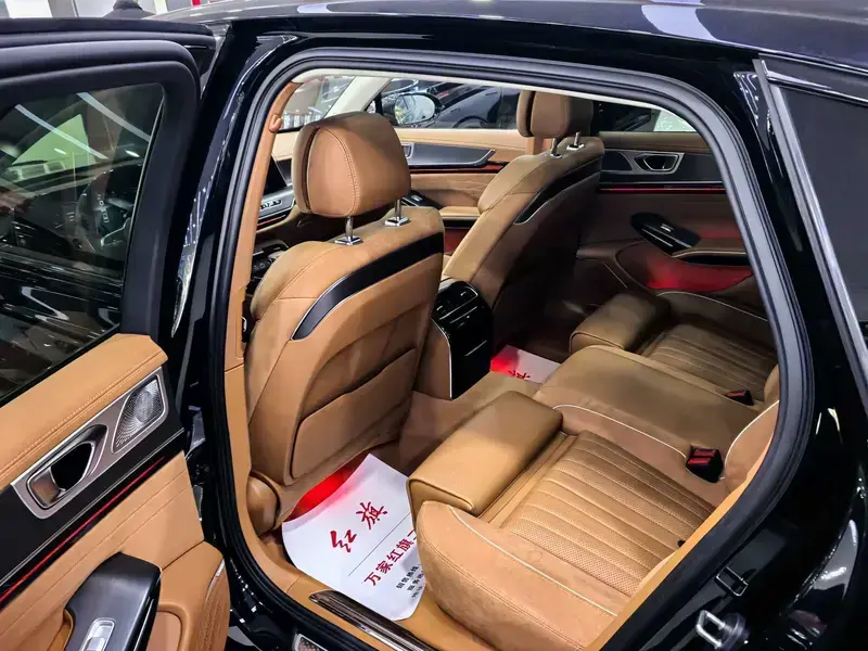 2025 Hongqi H9 с пробегом 9 000 км