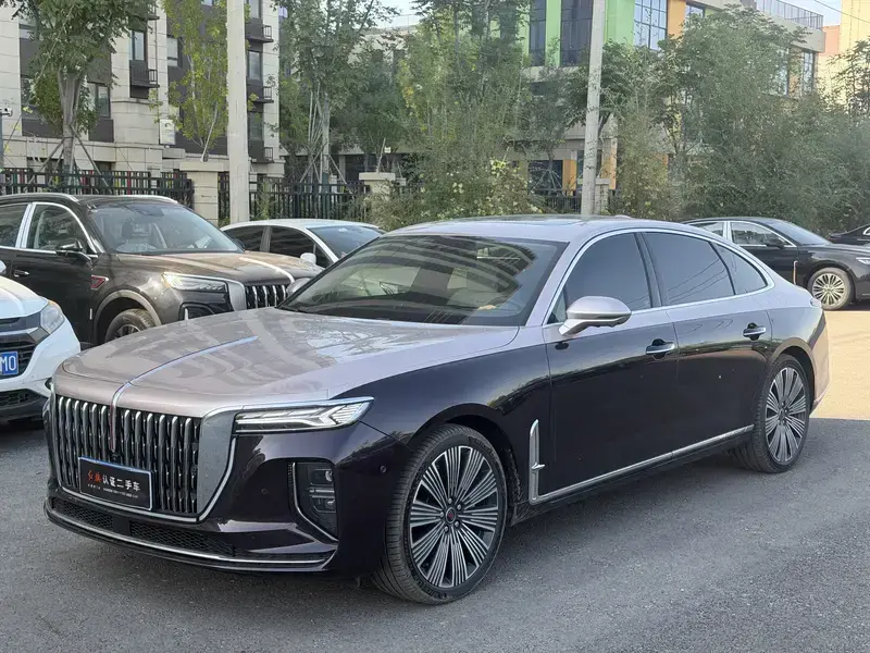 2025 Hongqi H9 с пробегом 4 000 км