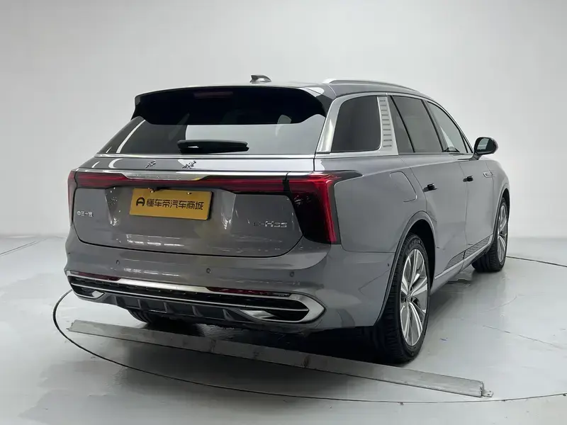 2022 Hongqi E-HS9 с пробегом 22 400 км