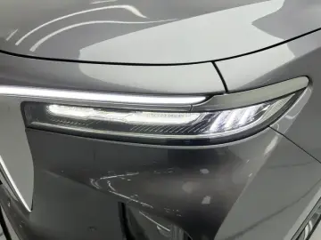 2022 Hongqi E-HS9 с пробегом 22 400 км