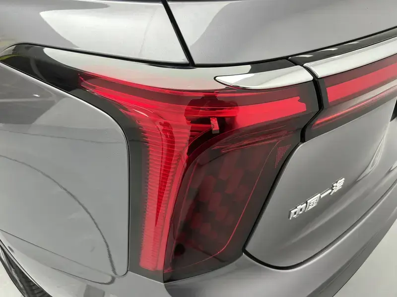 2022 Hongqi E-HS9 с пробегом 22 400 км