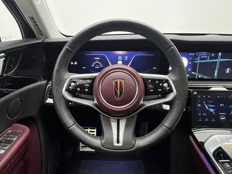 2022 Hongqi E-HS9 с пробегом 22 400 км