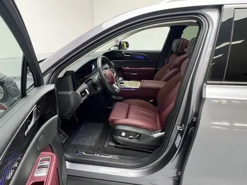 2022 Hongqi E-HS9 с пробегом 22 400 км