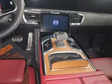 2022 Hongqi E-HS9 с пробегом 23 000 км