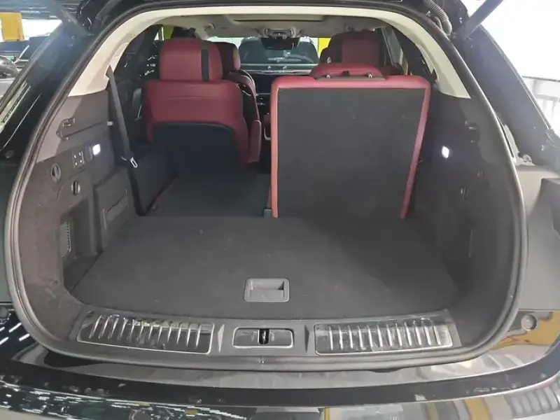 2022 Hongqi E-HS9 с пробегом 23 000 км