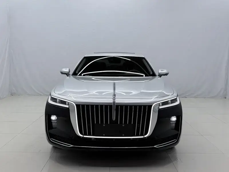 2022 Hongqi H9 с пробегом 14 000 км