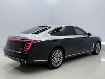 2022 Hongqi H9 с пробегом 14 000 км
