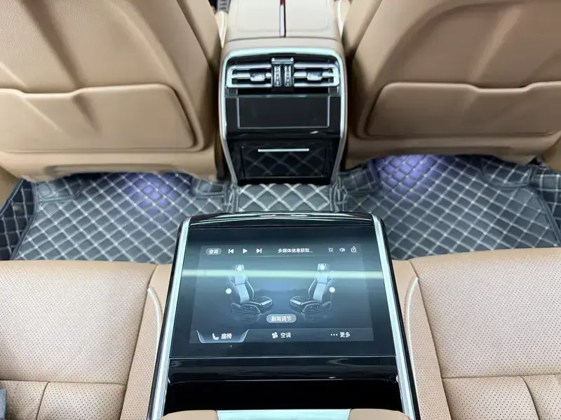 2022 Hongqi H9 с пробегом 14 000 км