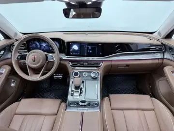 2022 Hongqi H9 с пробегом 14 000 км