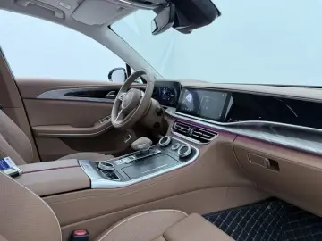 2022 Hongqi H9 с пробегом 14 000 км