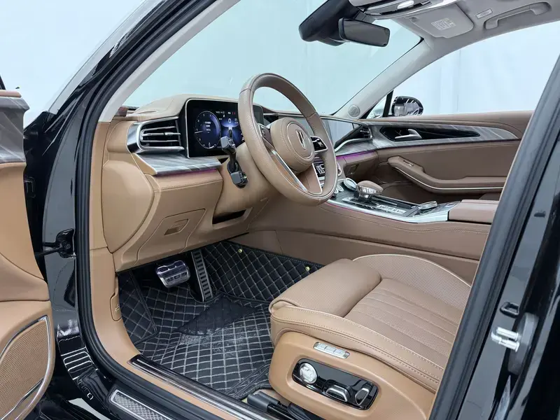 2022 Hongqi H9 с пробегом 14 000 км