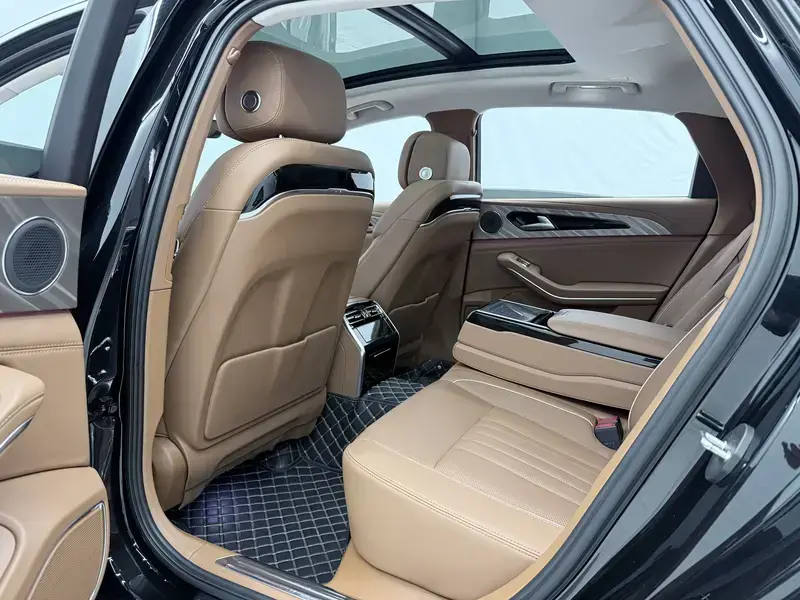 2022 Hongqi H9 с пробегом 14 000 км