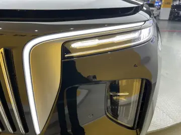 2022 Hongqi E-HS9 с пробегом 19 000 км