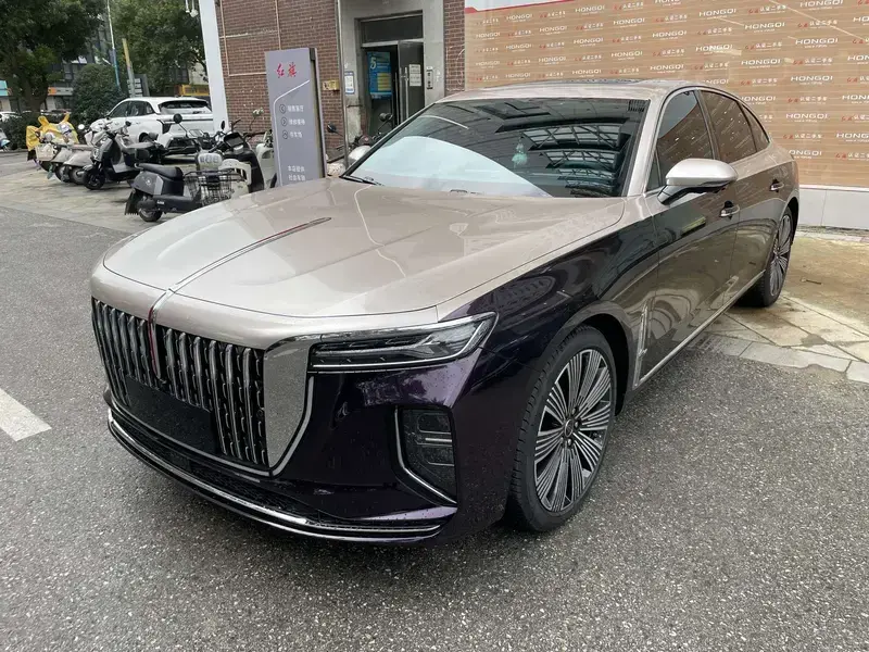 2025 Hongqi H9 с пробегом 10 100 км
