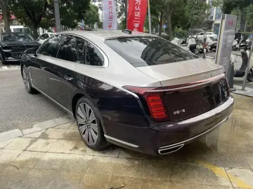 2025 Hongqi H9 с пробегом 10 100 км