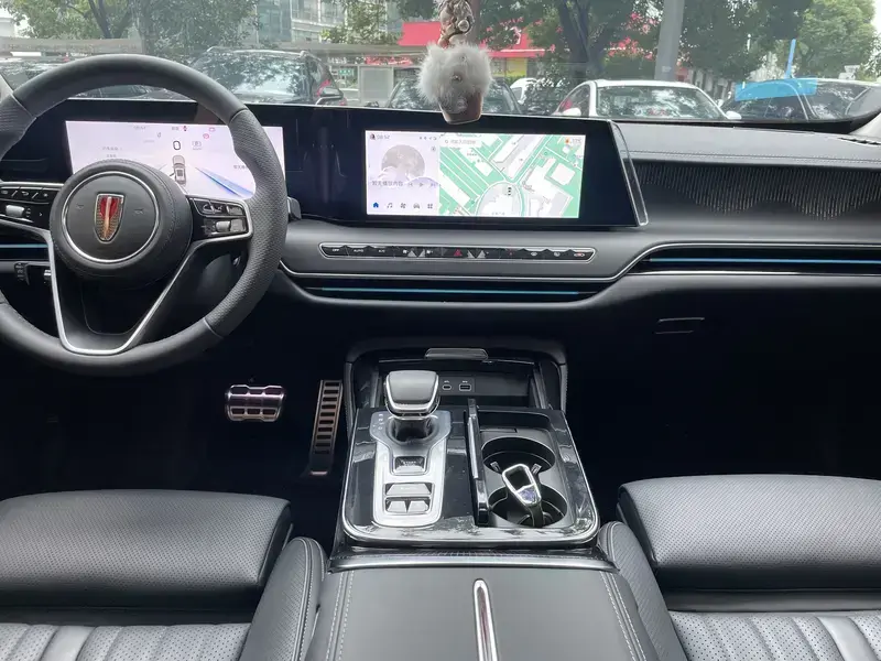 2025 Hongqi H9 с пробегом 10 100 км