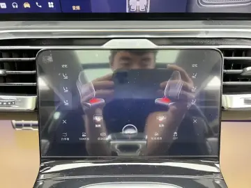 2022 Hongqi E-HS9 с пробегом 19 000 км
